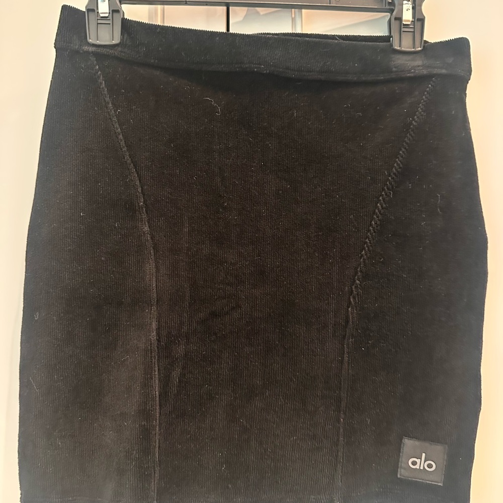 ALO Yoga Black corduroy mini skirt small w/o size tag